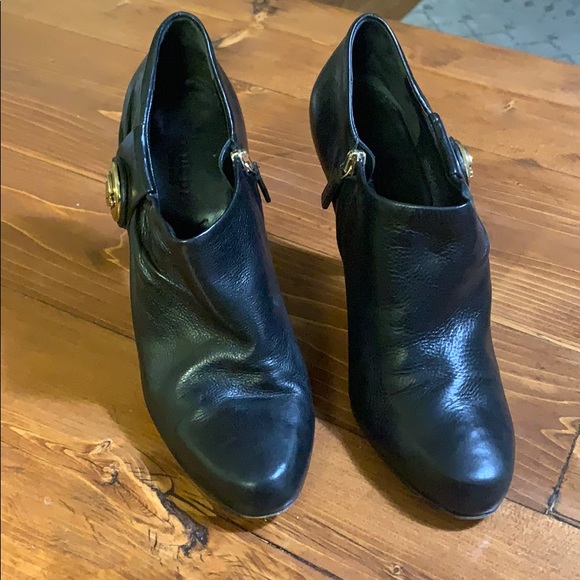 Gucci Hysteria Gold Medallion Boots Ankle Booties - Picture 2 of 6